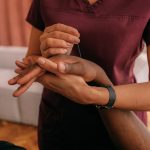 Akupunktio käteen
